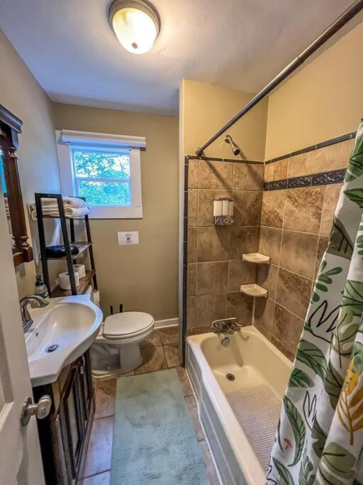 Villa Historic Coastal Haven- Pet Friendly Fast Wi-Fi Norfolk Esterno foto