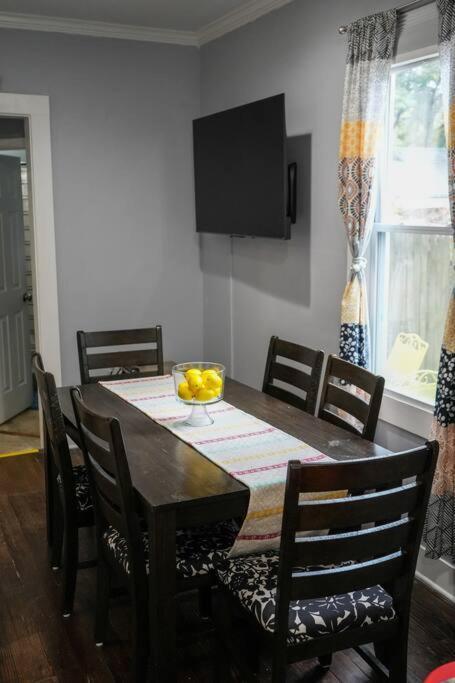 Villa Historic Coastal Haven- Pet Friendly Fast Wi-Fi Norfolk Esterno foto